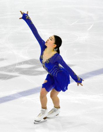 フィギュアスケートのオータム・クラシックへ向け、試合会場で調整する紀平梨花=オークビル(共同)
