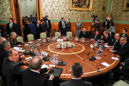 13日、モスクワで開かれたロシアとトルコの外務・国防閣僚会議(タス=共同)