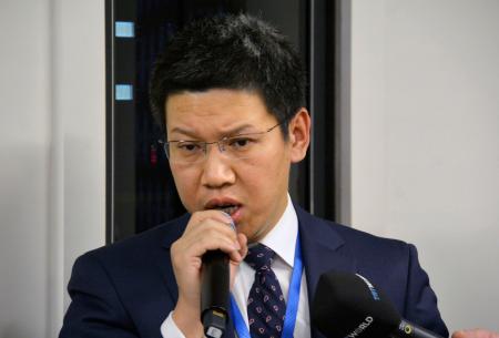 国際人権団体ヒューマン・ライツ・ウオッチの記者会見で発言する中国国連代表部の1等書記官=14日、米ニューヨークの国連本部(共同)