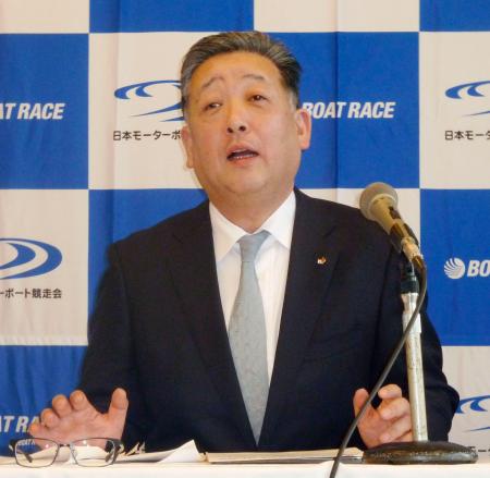 記者会見する日本モーターボート競走会の潮田政明会長=15日、東京都内