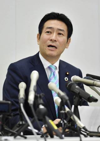 記者会見する衆院議員の秋元司被告=14日午後、衆院第1議員会館