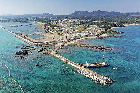 埋め立てが進む沖縄県名護市辺野古の沿岸部=2019年12月