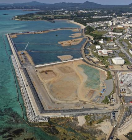 米軍普天間飛行場の移設先として工事が進む沖縄県名護市辺野古の沿岸部=2月