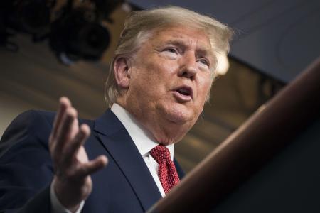 記者会見で発言するトランプ米大統領=25日、ホワイトハウス(UPI=共同)