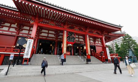 閑散とする東京・浅草寺=21日午後