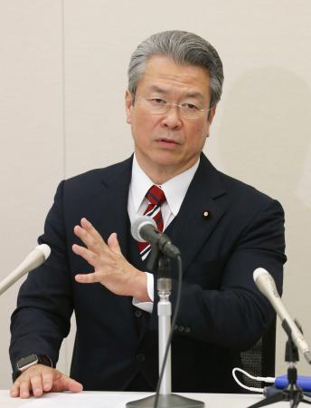 国民民主党に入党届を提出したと明らかにした馬淵澄夫衆院議員=2日午後、国会