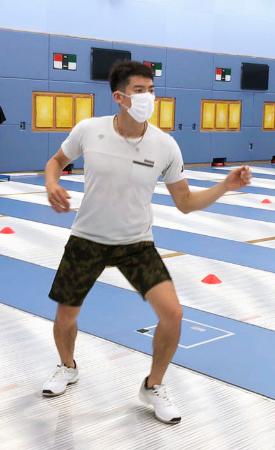 練習を再開したエペの見延和靖=東京都北区の味の素ナショナルトレーニングセンター(日本フェンシング協会提供)