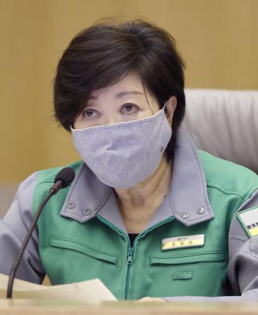 東京都の新型コロナウイルス対策本部会議で「東京アラート」を発令する小池百合子知事=2日夜、都庁