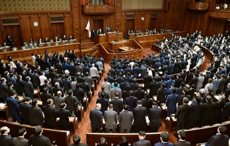 公選法改正案が可決された衆院本会議=2日午後