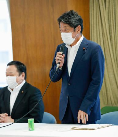 弾道ミサイル防衛に関する自民党の検討チームの初会合で、あいさつする小野寺元防衛相=30日午後、東京・永田町の党本部