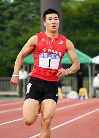 男子100メートル決勝 10秒04をマークして優勝した桐生祥秀=富士北麓公園陸上競技場