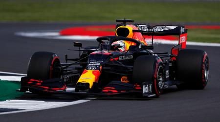 英国GPの予選を走行するマックス・フェルスタッペンのレッドブル・ホンダ=1日(ゲッティ=共同)