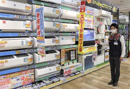 エディオンなんば本店のエアコン売り場=2020年7月15日、大阪市